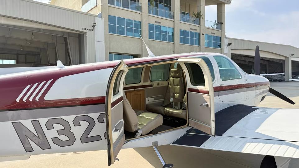 1995 BEECHCRAFT A36 BONANZA Photo 2